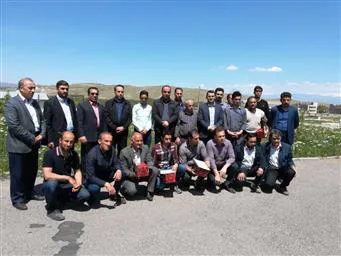 برگزاری مراسمی با حضور همکاران و مسئولین شبکه بهداشت بمناسبت روز کارگر و تقدیر از زحمات همکاران شاغل در شبکه بهداشت و درمان 