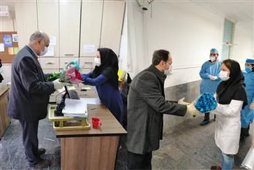 تقدیر و تشکر سازمان منطقه آزاد ارس از مدافعان سلامت حاضر در مرکز بهداشتی و درمانی شبانه‌روزی جلفا